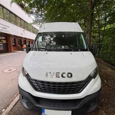 Montáž parkovací kamery do brzdového světla a monitorem obrazu do Iveco Daily
