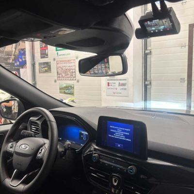 Montaz Zaznamove Kamery Mio Mivue 955w Dual Ford Kuga 2