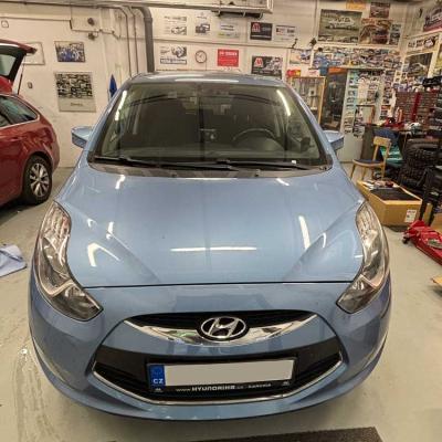 Montáž parkovacích asistentů do Hyundai ix20 parkovací čidla SteelMate PTS411EX, parkovací kamera s monitorem obrazu