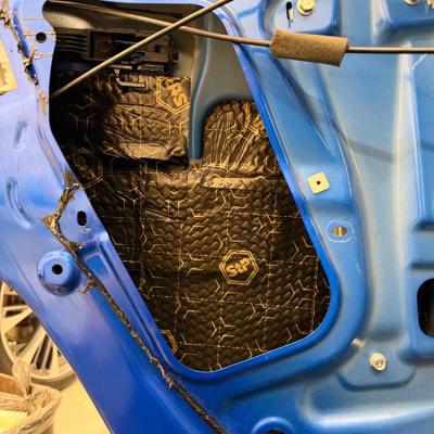 Vytlumeni Dveri Vymena Autoradia Subaru 5