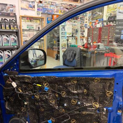 Vytlumeni Dveri Vymena Autoradia Subaru 6